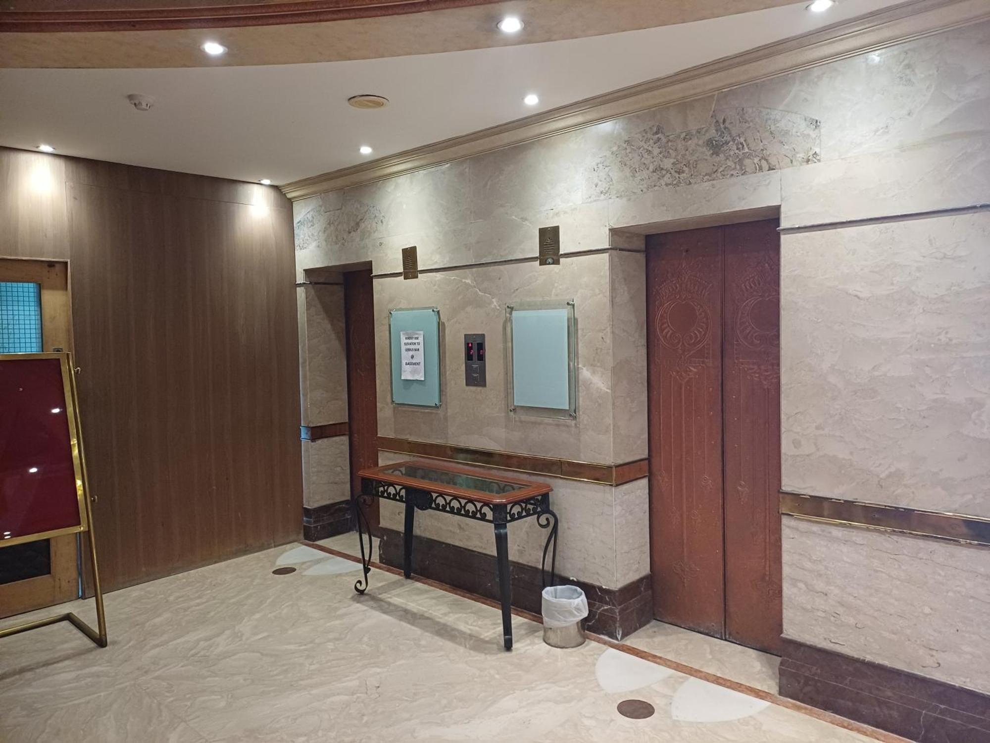 Hotel Benzz Park Csennai Kültér fotó