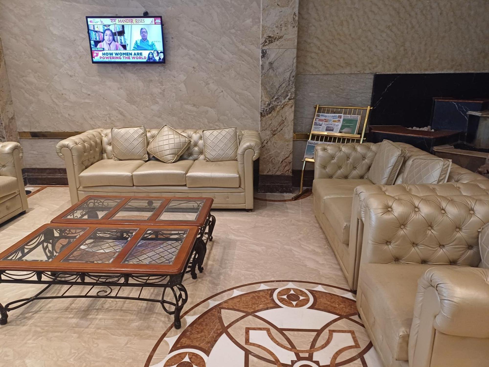 Hotel Benzz Park Csennai Kültér fotó