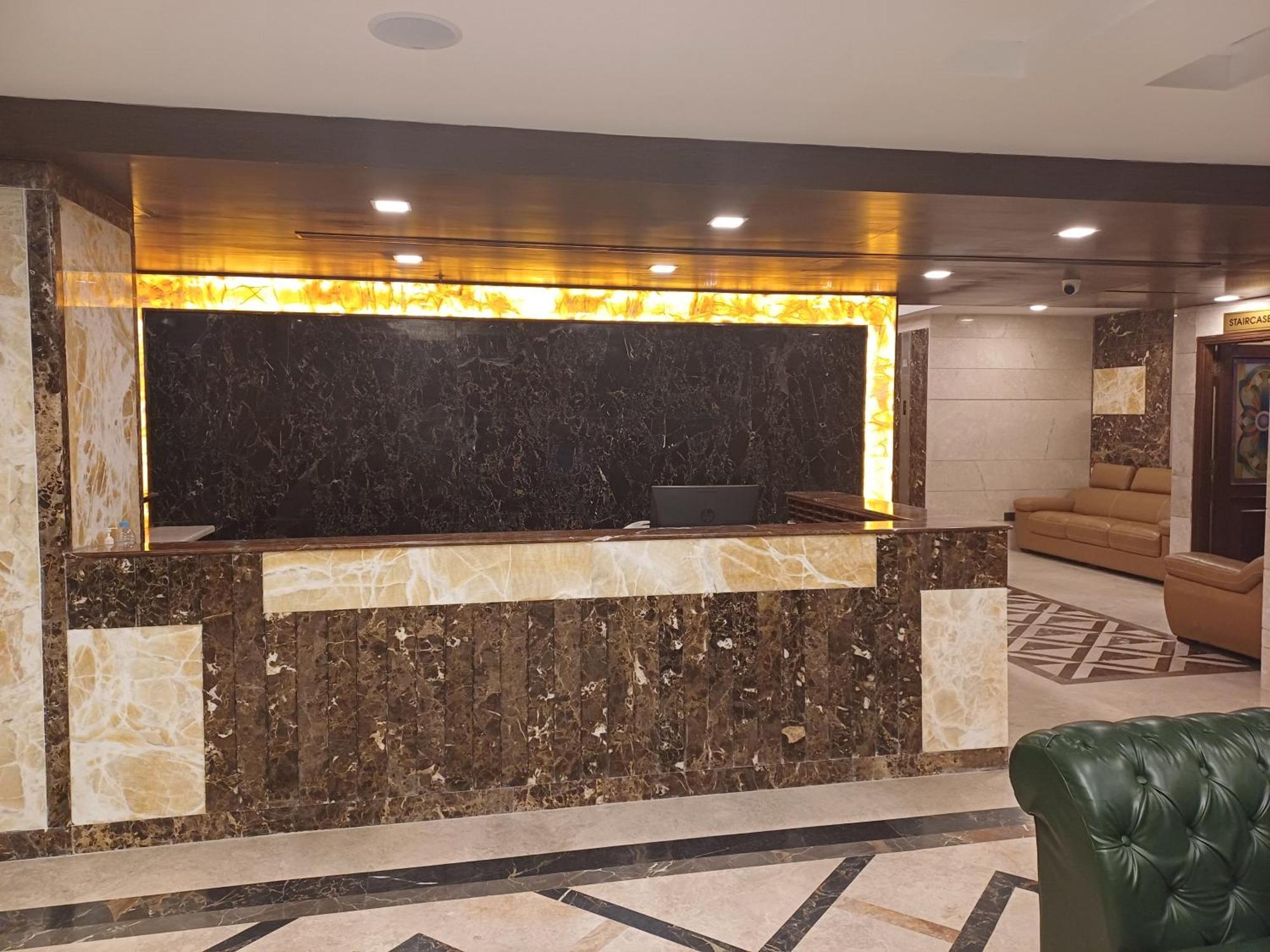 Hotel Benzz Park Csennai Kültér fotó