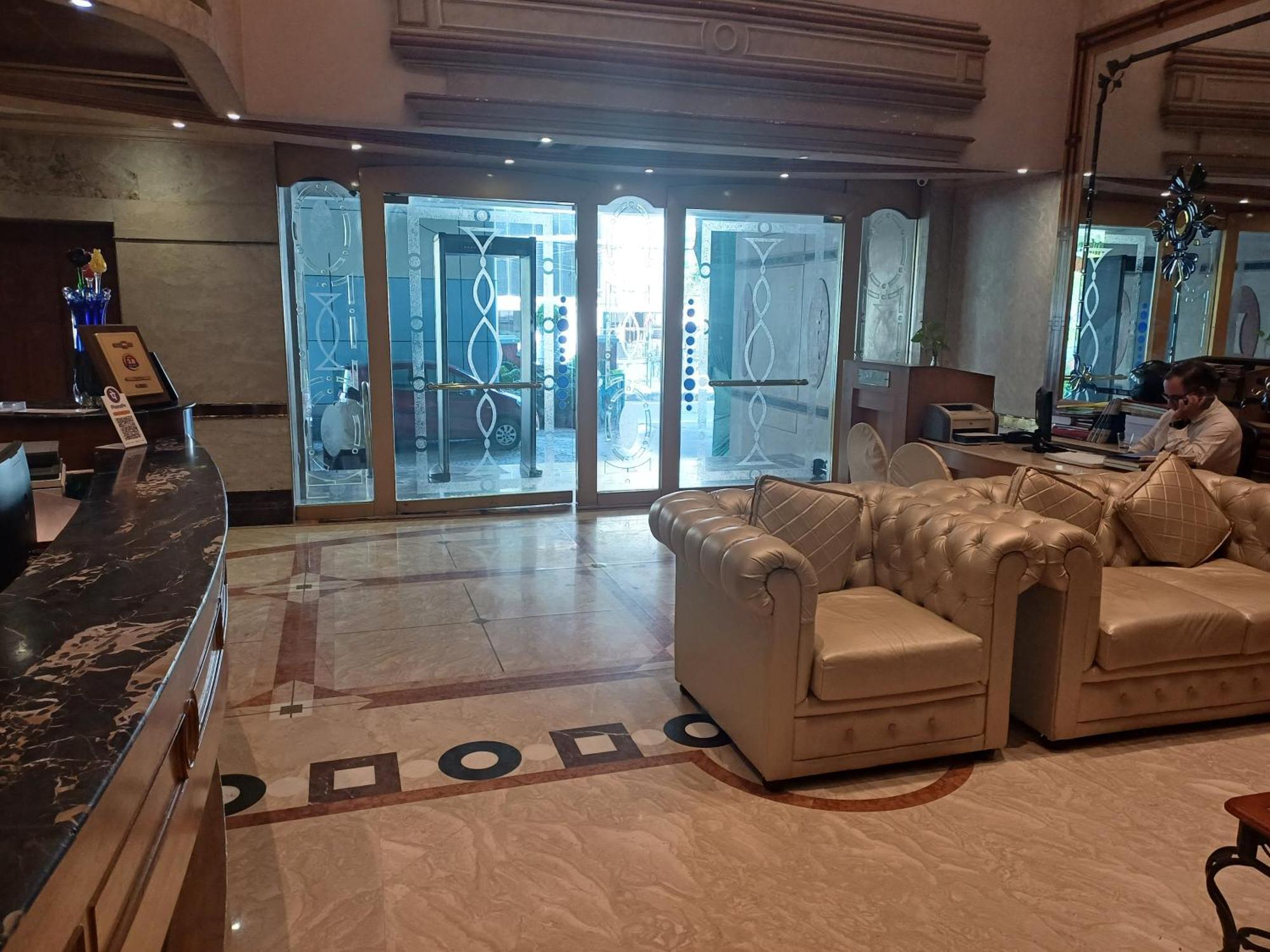 Hotel Benzz Park Csennai Kültér fotó