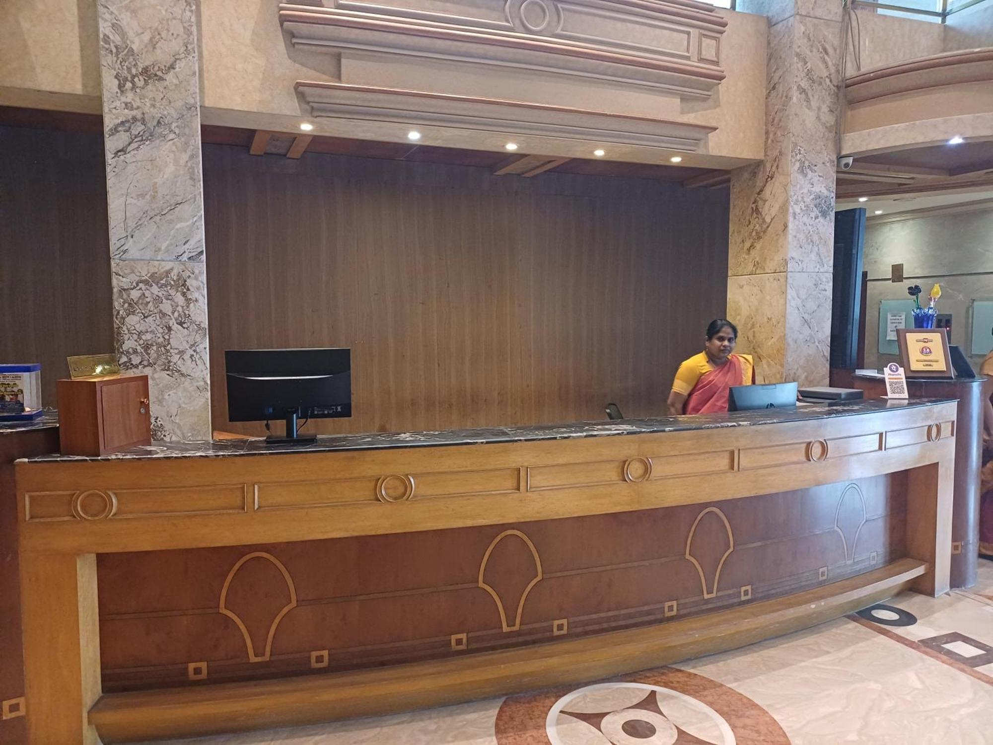 Hotel Benzz Park Csennai Kültér fotó