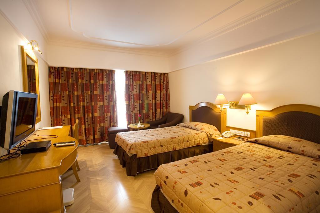 Hotel Benzz Park Csennai Kültér fotó