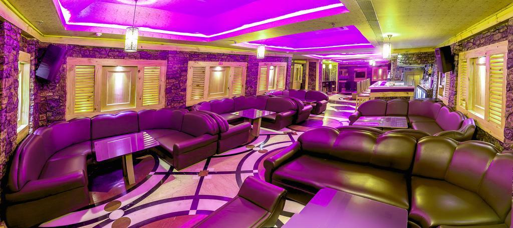 Hotel Benzz Park Csennai Kültér fotó