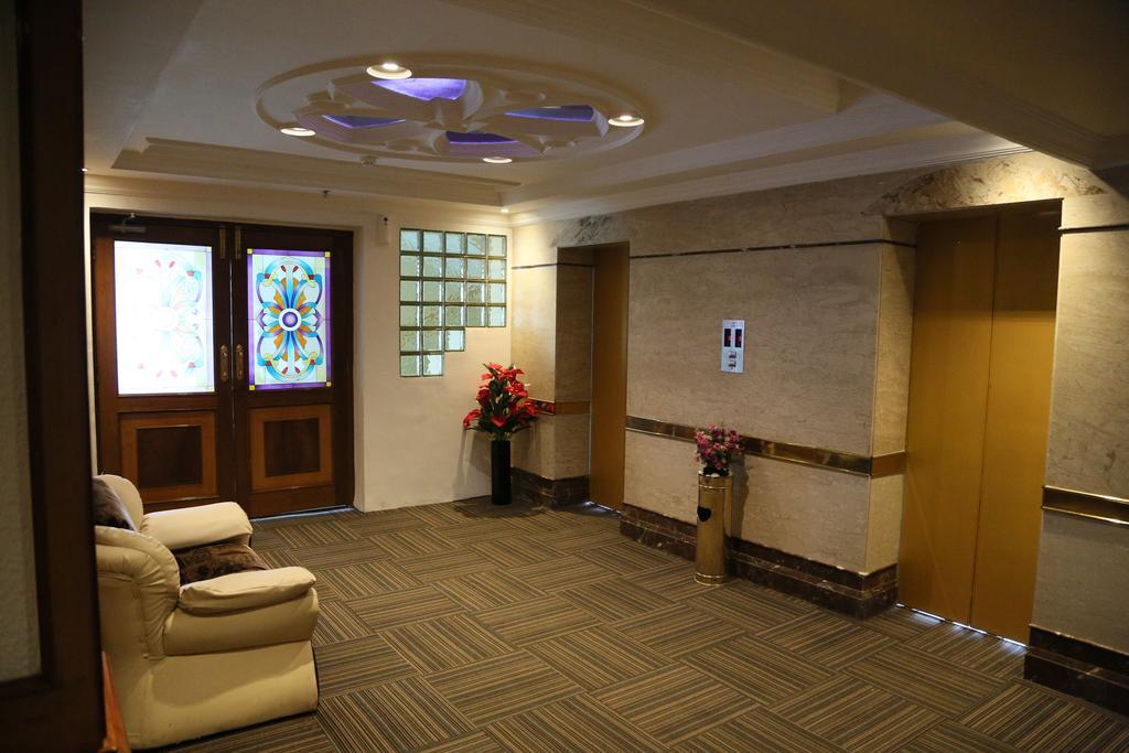 Hotel Benzz Park Csennai Kültér fotó