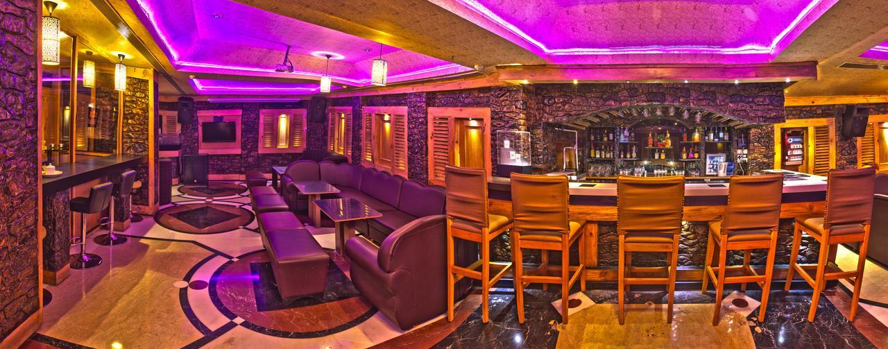 Hotel Benzz Park Csennai Kültér fotó