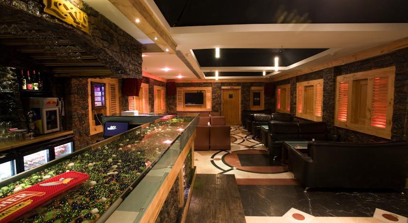 Hotel Benzz Park Csennai Kültér fotó